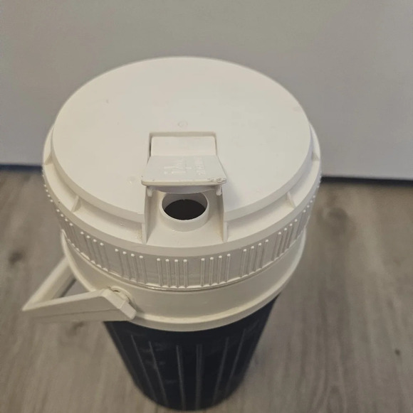 Igloo 1/2 Gallon Thermos Water Cooler Jug with Handle - Picture 3 of 5